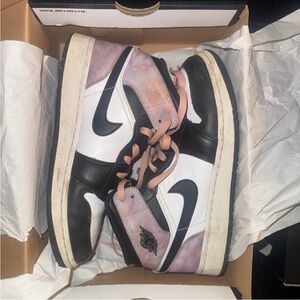 Air Jordan 1 Mid SE GS Black Bleached Coral White Size 6Y Women’s 7.5
